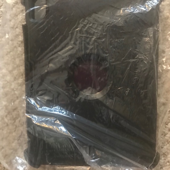 Brand new otter box case for 11” iPad Pro - Picture 1 of 2